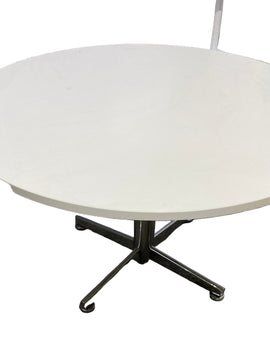 Round breakout table