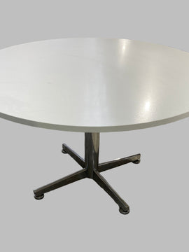 Round breakout table