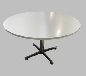 Round breakout table