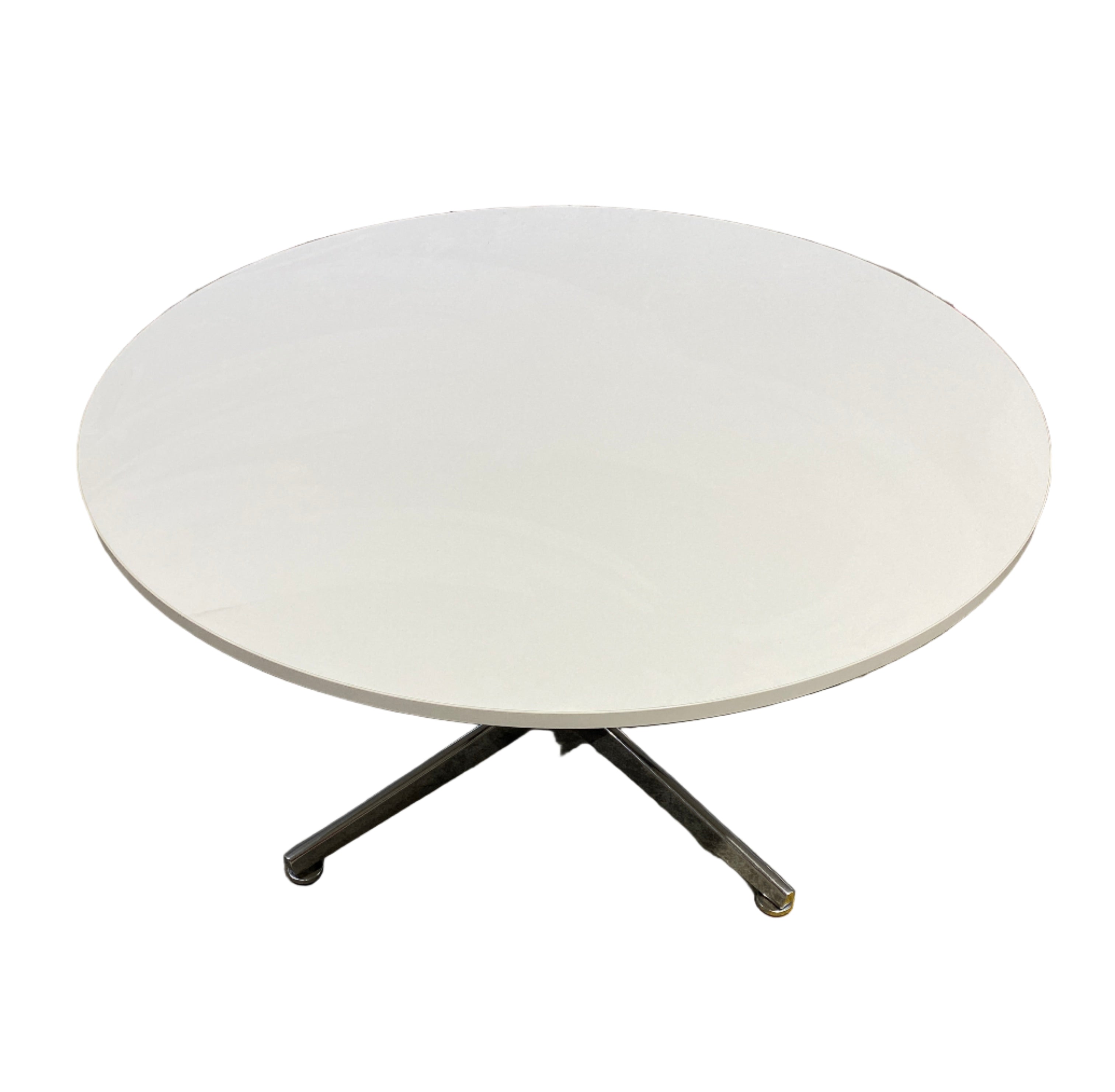 Round breakout table